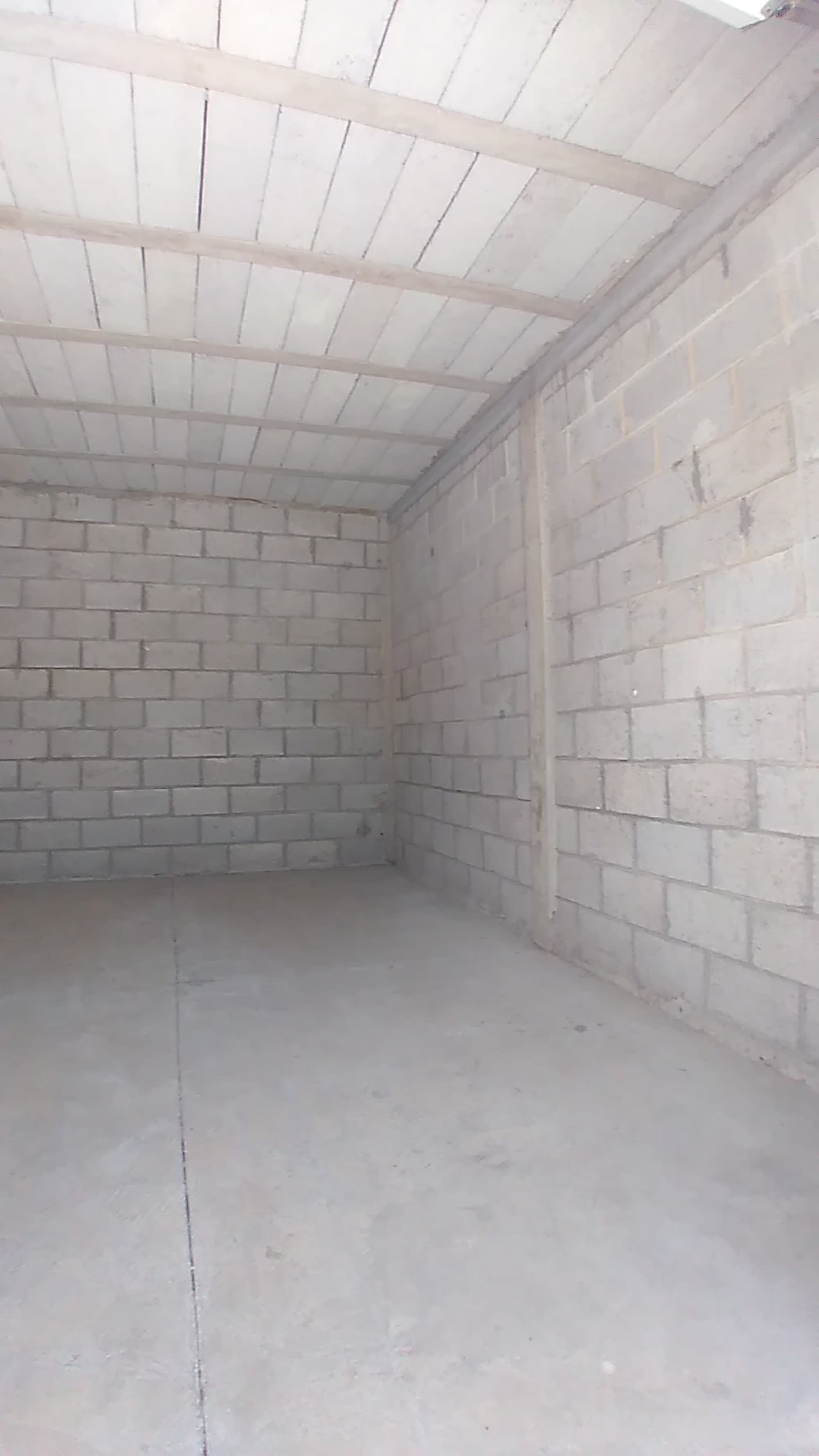 Bodega por dentro: seca, sellada y lista para estrenar