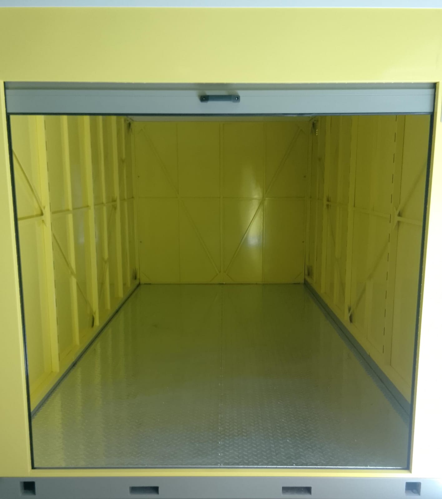 Grande 12 m² · Abierta