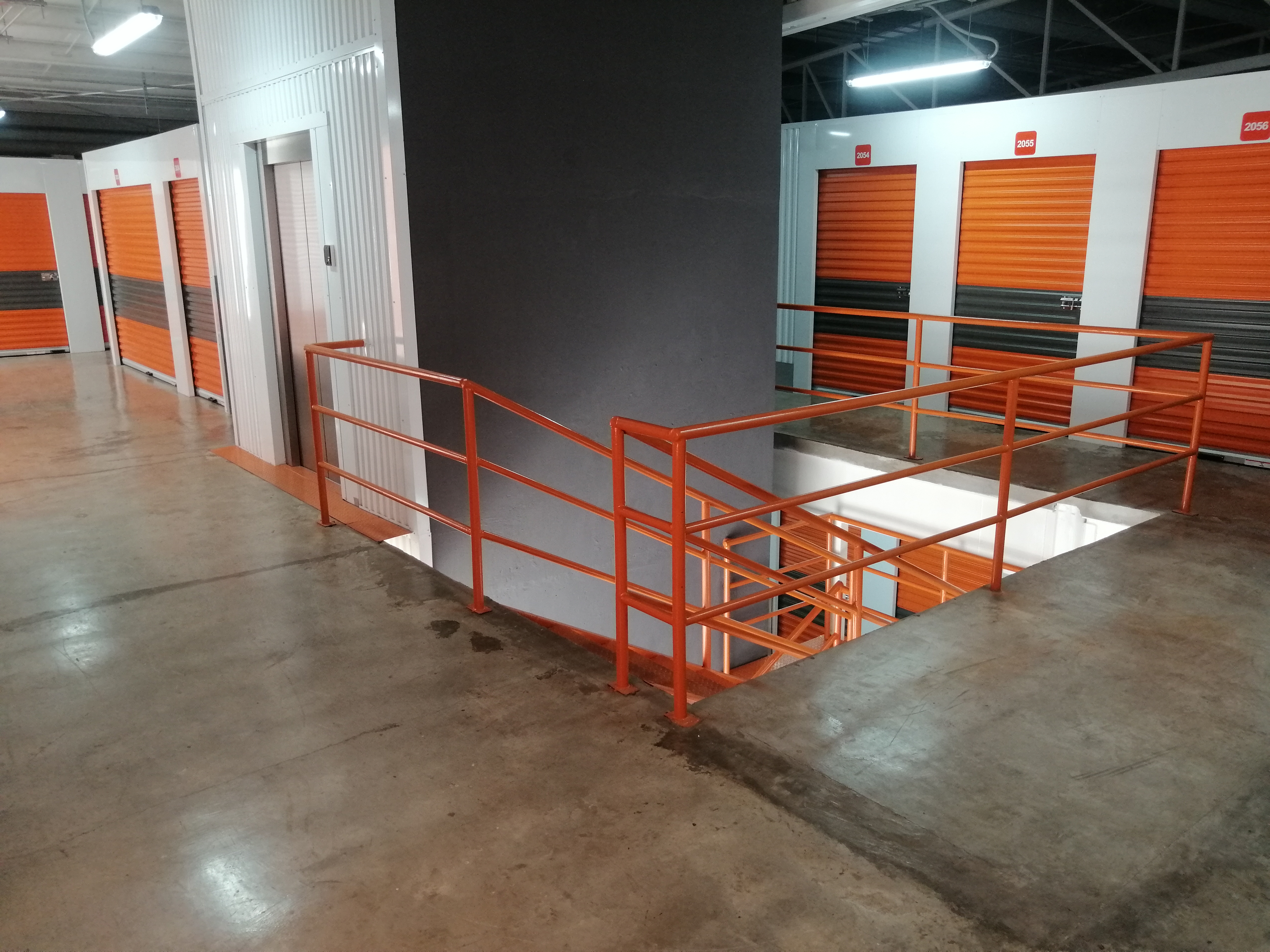 Segunda planta con elevador de carga