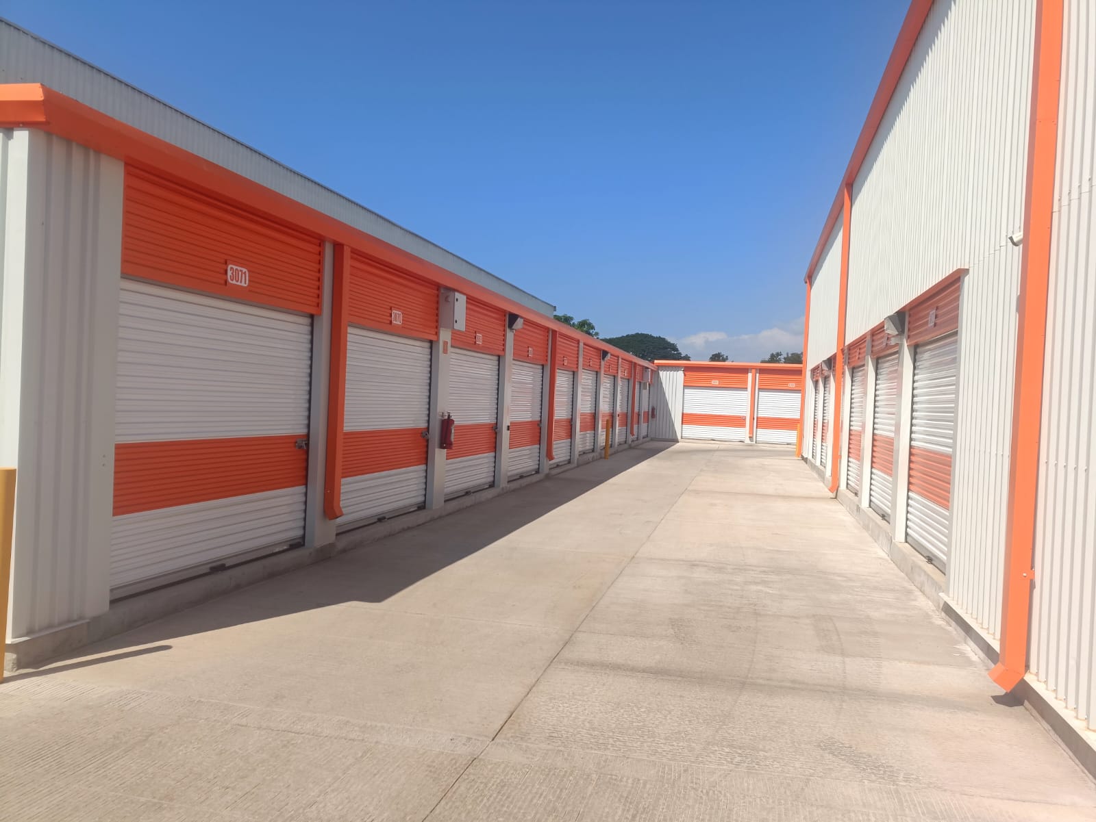 Bodegas de planta baja con acceso directo